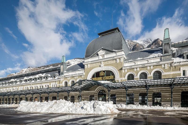 Canfranc Estacion Royal Hideaway Hotel Exterior foto