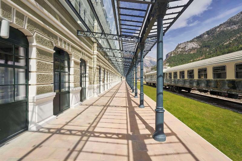 Canfranc Estacion Royal Hideaway Hotel Exterior foto